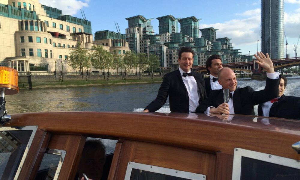 Thames Limo: London's Exclusive Venetian River Limousine Experience - Imagen 3