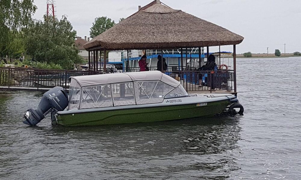 GRIFFIN LORD - BOWRIDDER boat - 12 people group tour or private tours - Imagen 2
