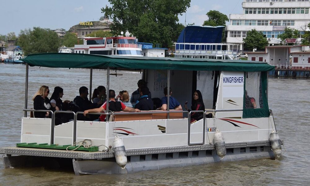 12 Person Pontoon Boat KINGFISHER in Tulcea - Image 2