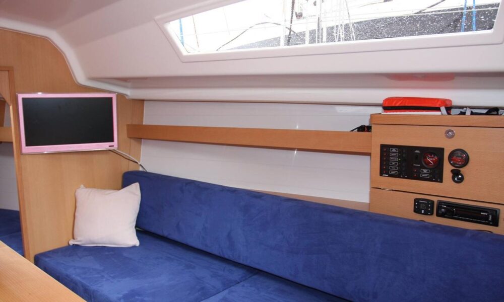 Phila 900 Cruising Monohull Rental in Giżycko, Poland - Imagen 4