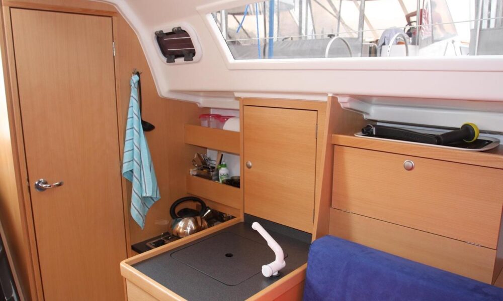 Phila 900 Cruising Monohull Rental in Giżycko, Poland - Imagen 3