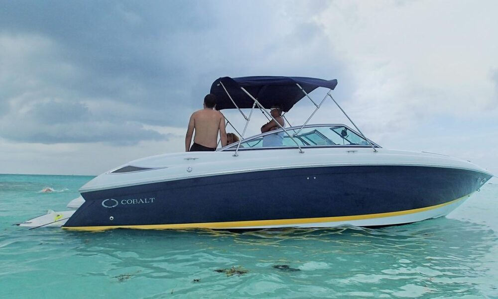 Luxury Cobalt 252 Bowrider Charter in George Town, Cayman Islands - 8 Guests - Image 11