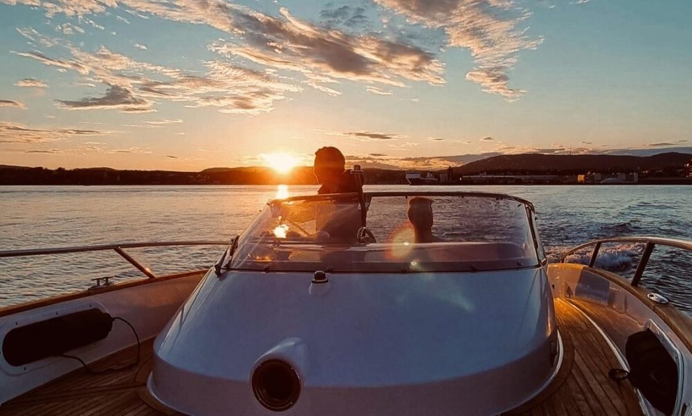 Cormate 27ft Motor Yacht for 7 people available in Oslo - Image 10