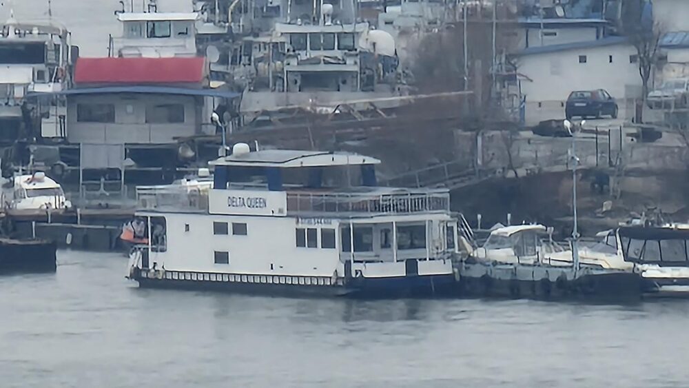 Delta Queen - House Boat - up to 12 people can sleep in separate room - Imagen 3