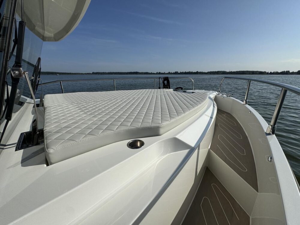 Champion 41 Motor Yacht, 2025 Model, 80HP - Image 2