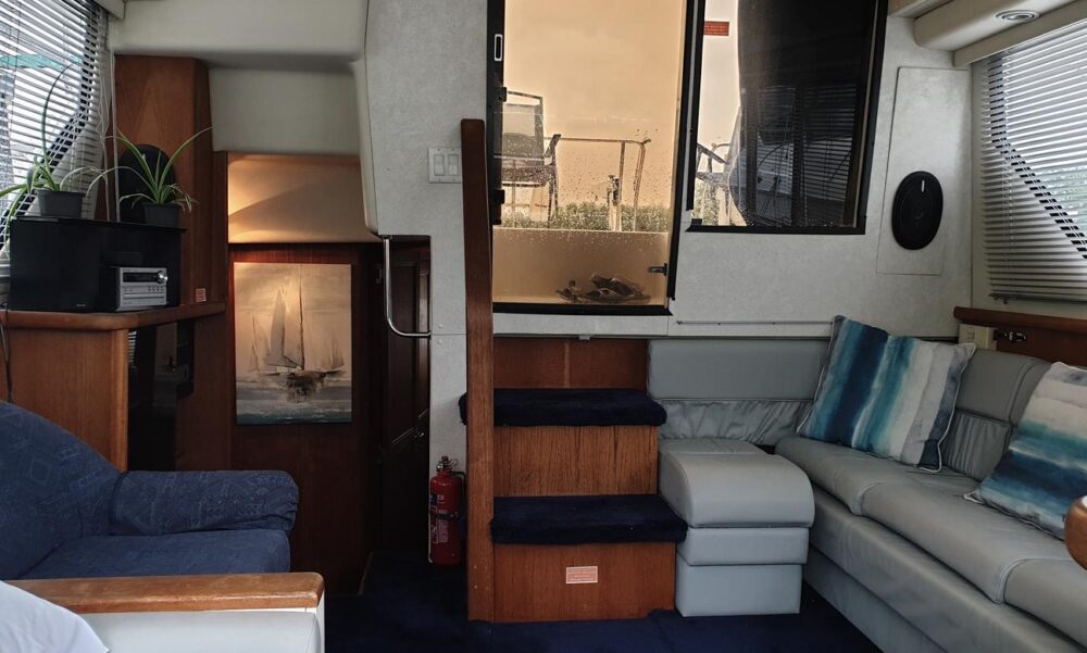 Smart motor cruiser perfect for up to 12 passengers near Staines - Imagen 2