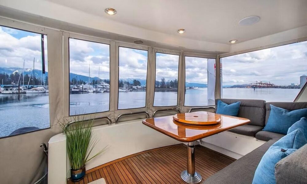 Charter the 92ft Hatteras Yacht in Vancouver for Exclusive Luxury Adventures - Image 4