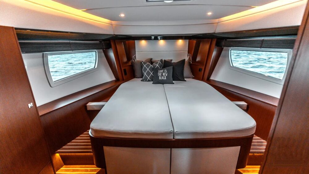 Charter and cruise in Stockholm on a flybridge Yacht - Image 8