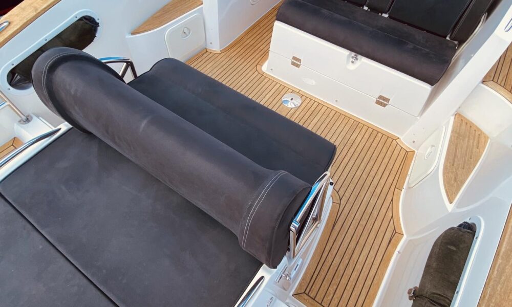 Cormate 27ft Motor Yacht for 7 people available in Oslo - Image 9