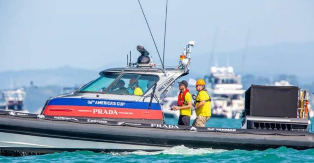 Explore in Style on a 45ft Record-Holding Powerboat - Image 7