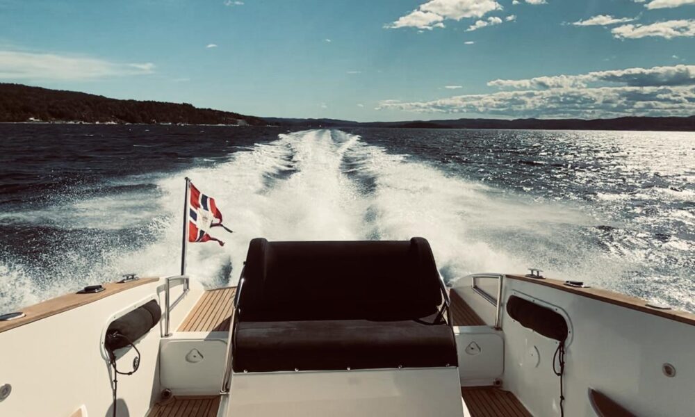 Cormate 27ft Motor Yacht for 7 people available in Oslo - Image 11