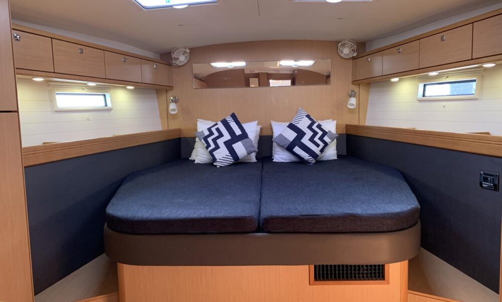 Charter the Grand Cru Bavaria 56 Yacht for Skippered Sailing Adventures in The Solent - Imagen 8