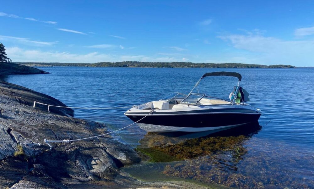 Four Winns 190 Horizon bow-rider Rental in Stockholm, Sweden - Image 10