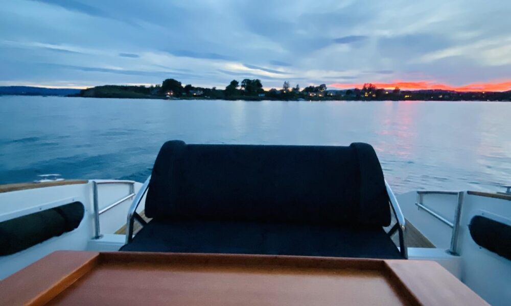 Cormate 27ft Motor Yacht for 7 people available in Oslo - Image 7