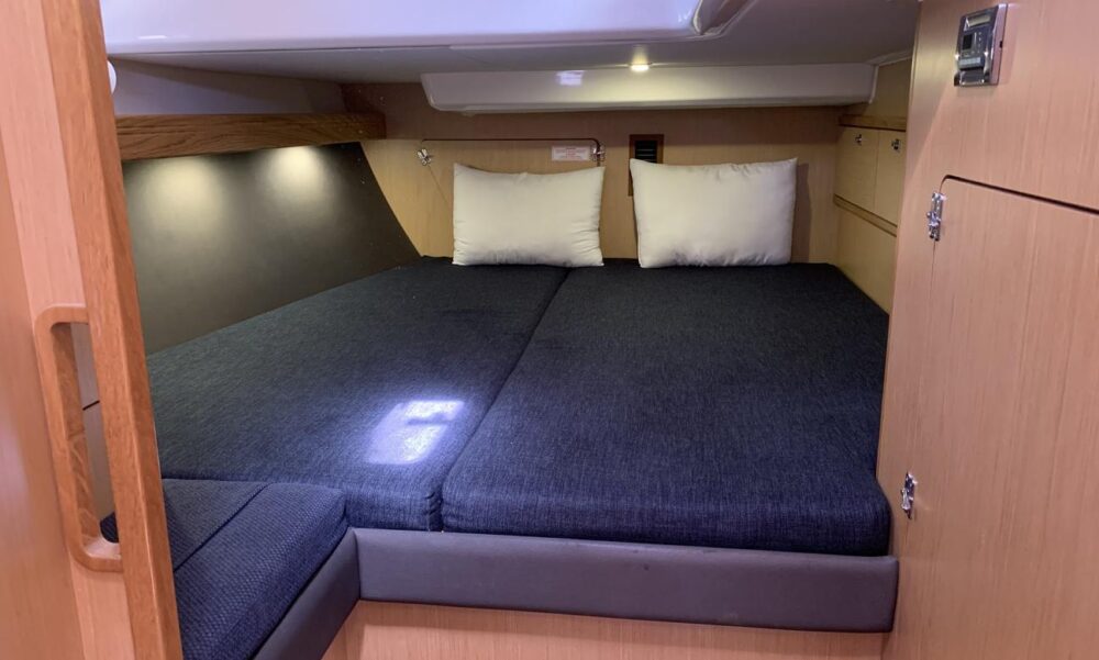 Charter the Grand Cru Bavaria 56 Yacht for Skippered Sailing Adventures in The Solent - Imagen 7