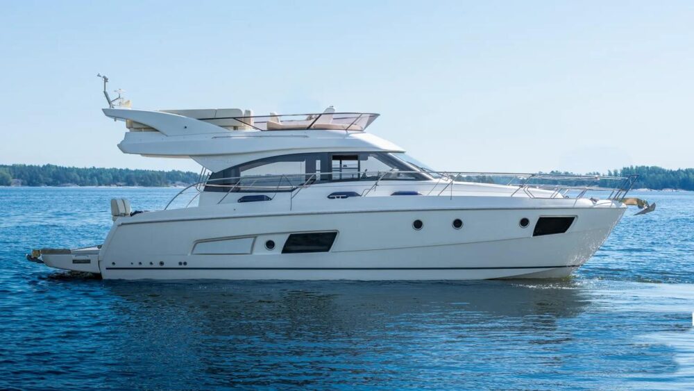 Charter and cruise in Stockholm on a flybridge Yacht - Image 18