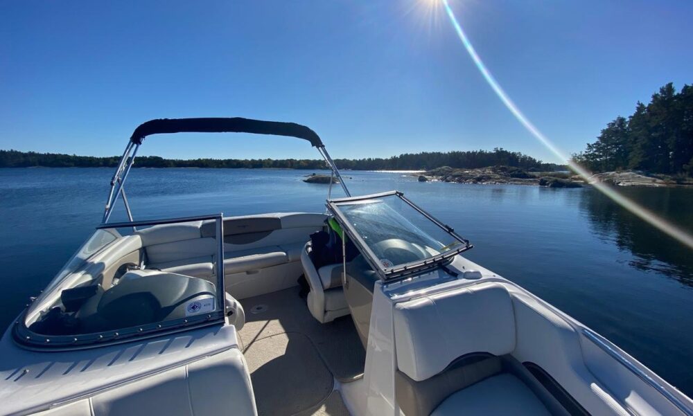 Four Winns 190 Horizon bow-rider Rental in Stockholm, Sweden - Image 7