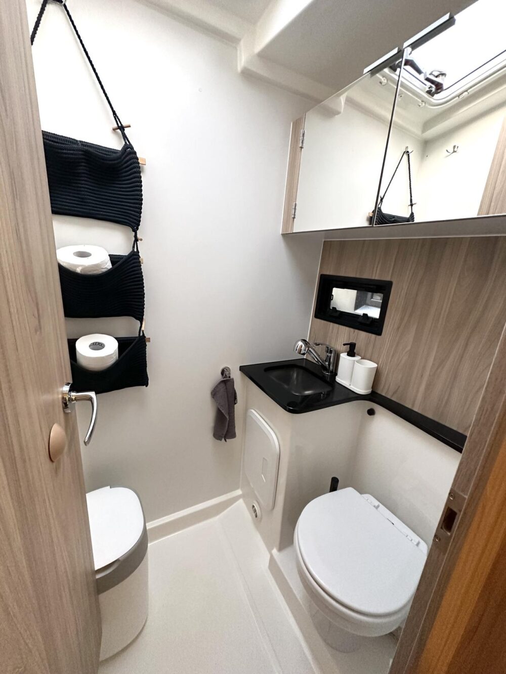 Cobra Yacht Futura 40, 2019, 150 Hp - Available in Gorkło - Imagen 7