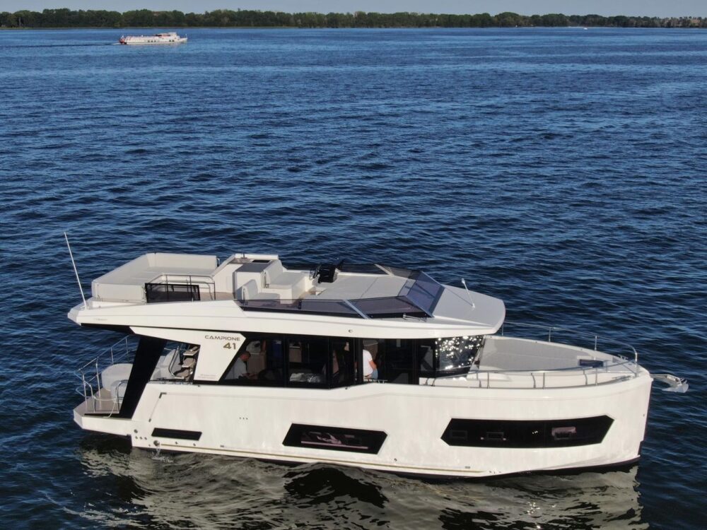 Champion 41 Motor Yacht, 2025 Model, 80HP