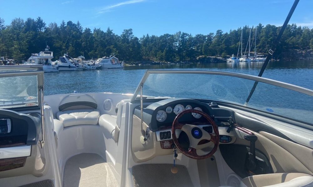 Four Winns 190 Horizon bow-rider Rental in Stockholm, Sweden - Image 6