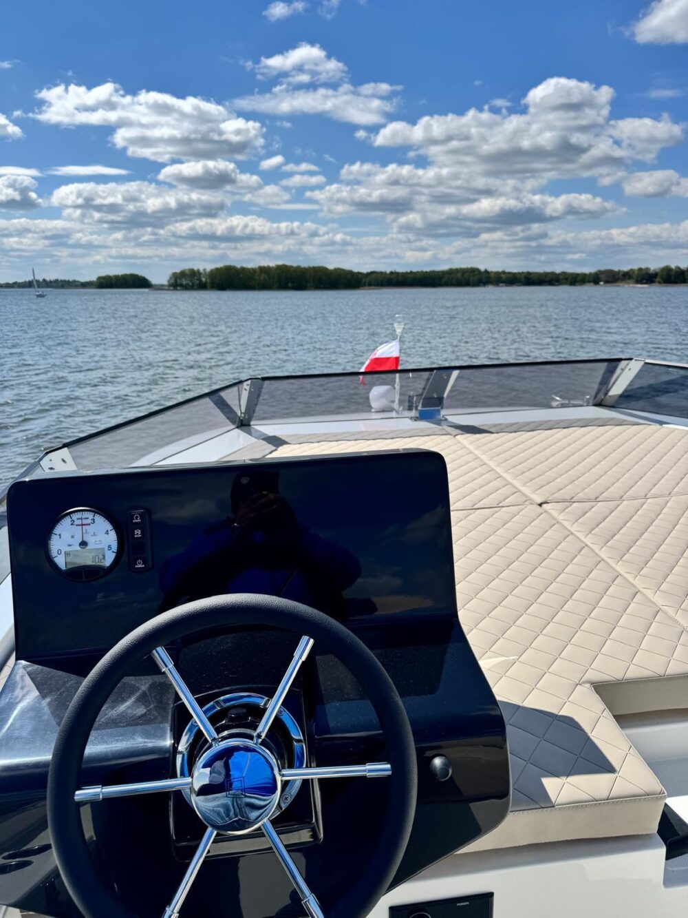 Champion 41 Motor Yacht, 2025 Model, 80HP - Image 3
