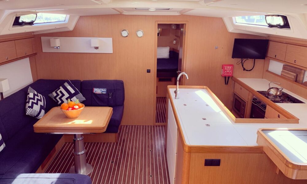 Charter the Grand Cru Bavaria 56 Yacht for Skippered Sailing Adventures in The Solent - Imagen 9