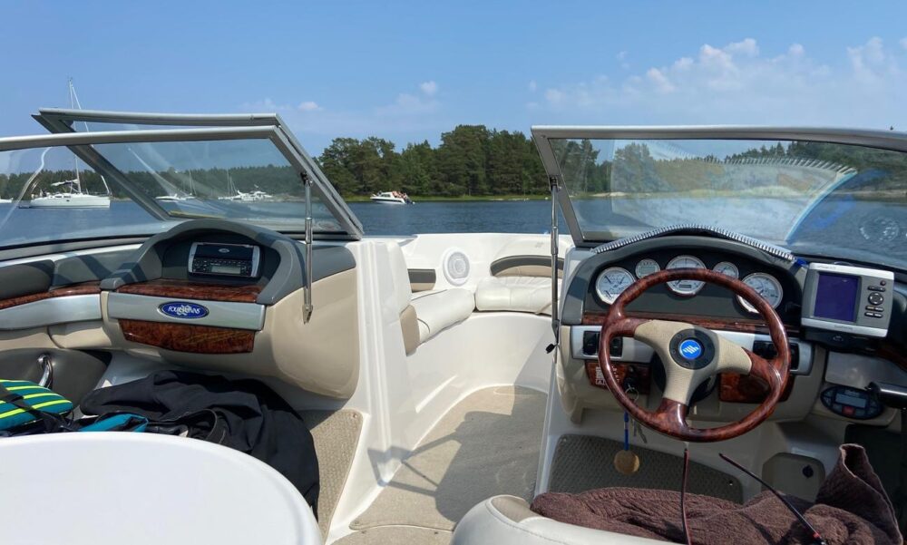 Four Winns 190 Horizon bow-rider Rental in Stockholm, Sweden - Image 4