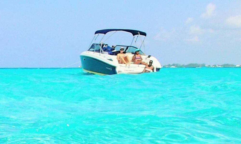 Luxury Cobalt 252 Bowrider Charter in George Town, Cayman Islands - 8 Guests - Image 3