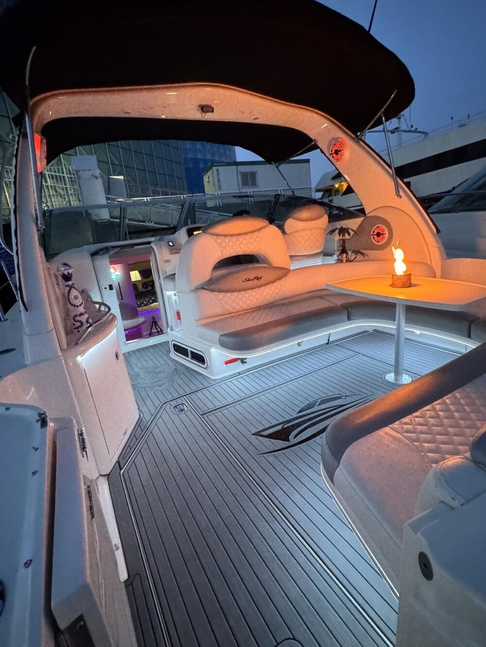 42ft Exclusive Luxury Yacht Downtown Vancouver - Image 17