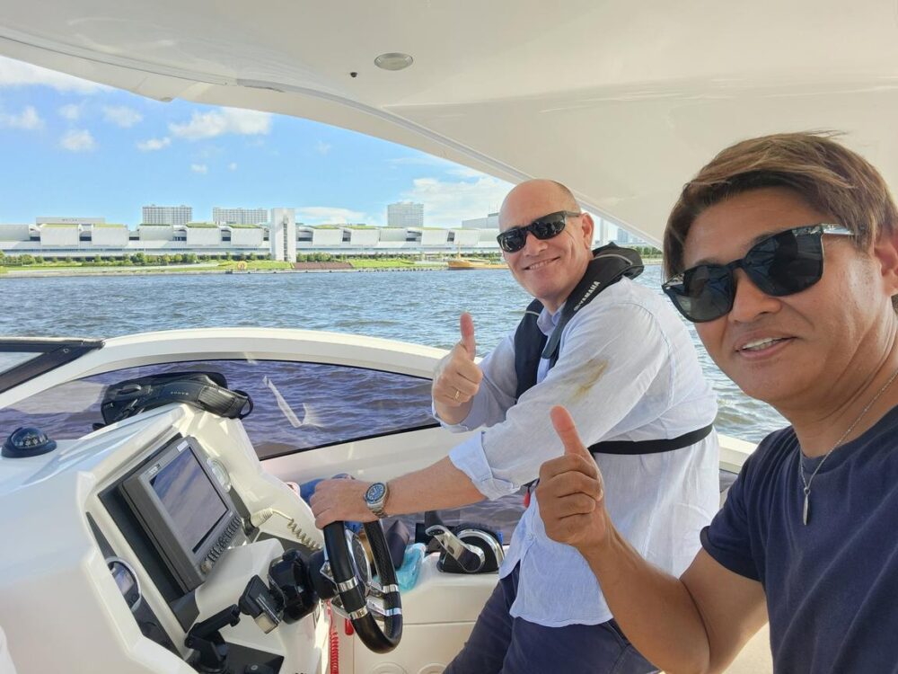 Luxurious 30' Yacht Charter at Tokyo Bay!! Tailored plans only for you!! - Imagen 8