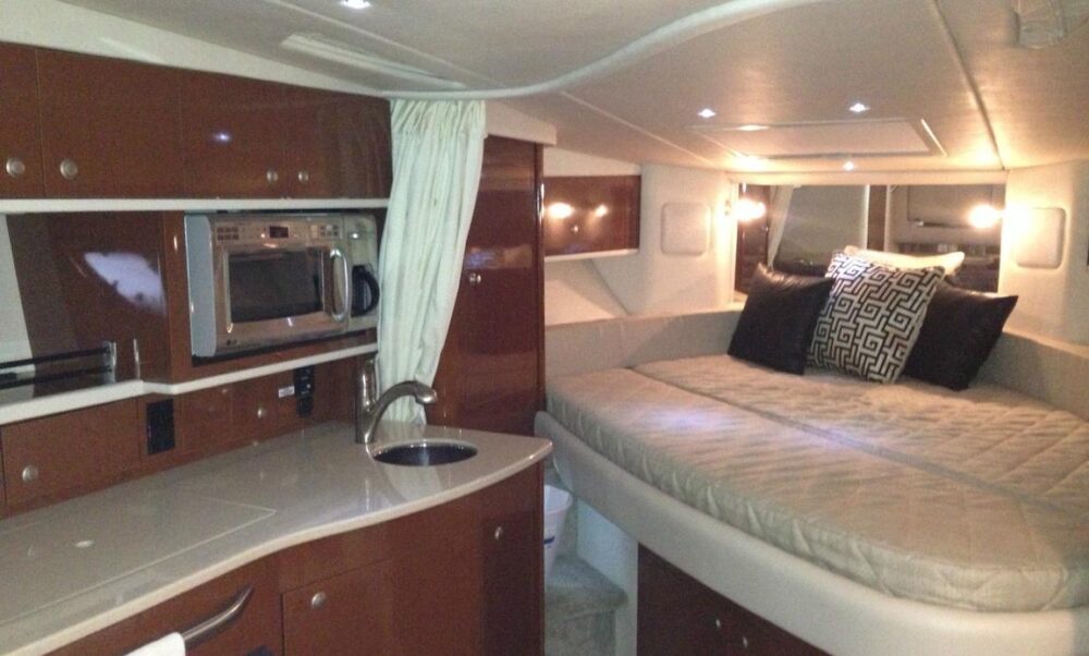 Luxury Sea Ray Sundancer Yacht Charter in Grand Cayman Islands - Image 4