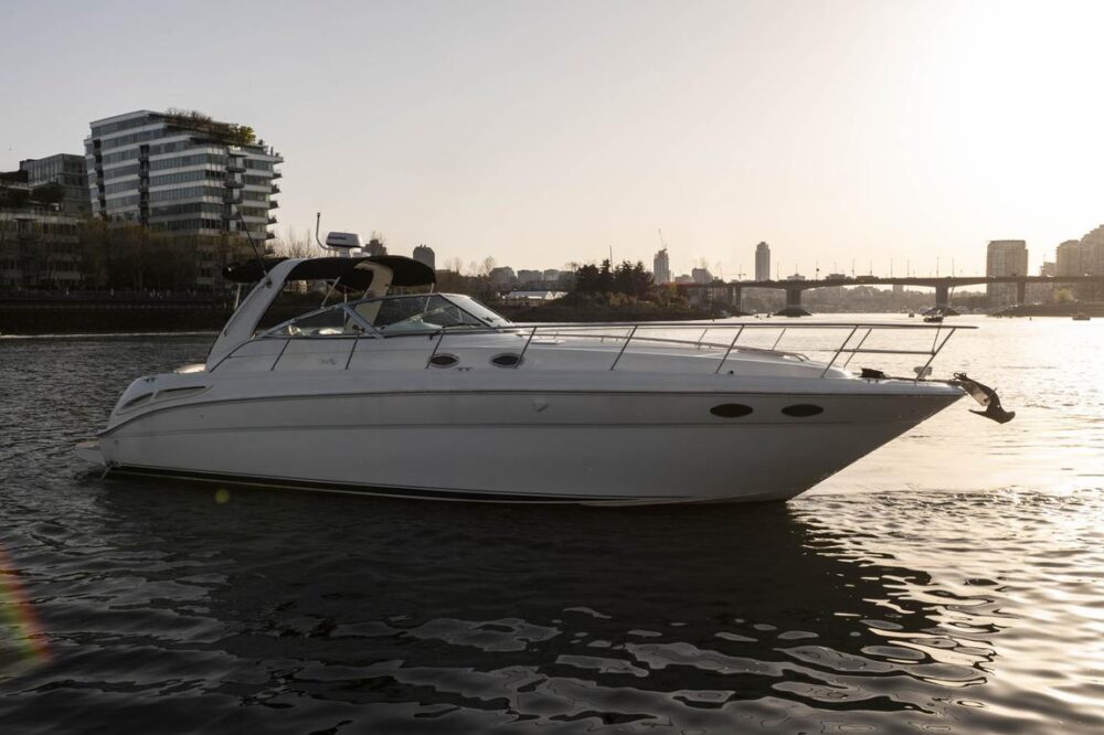 42ft Exclusive Luxury Yacht Downtown Vancouver - Image 13