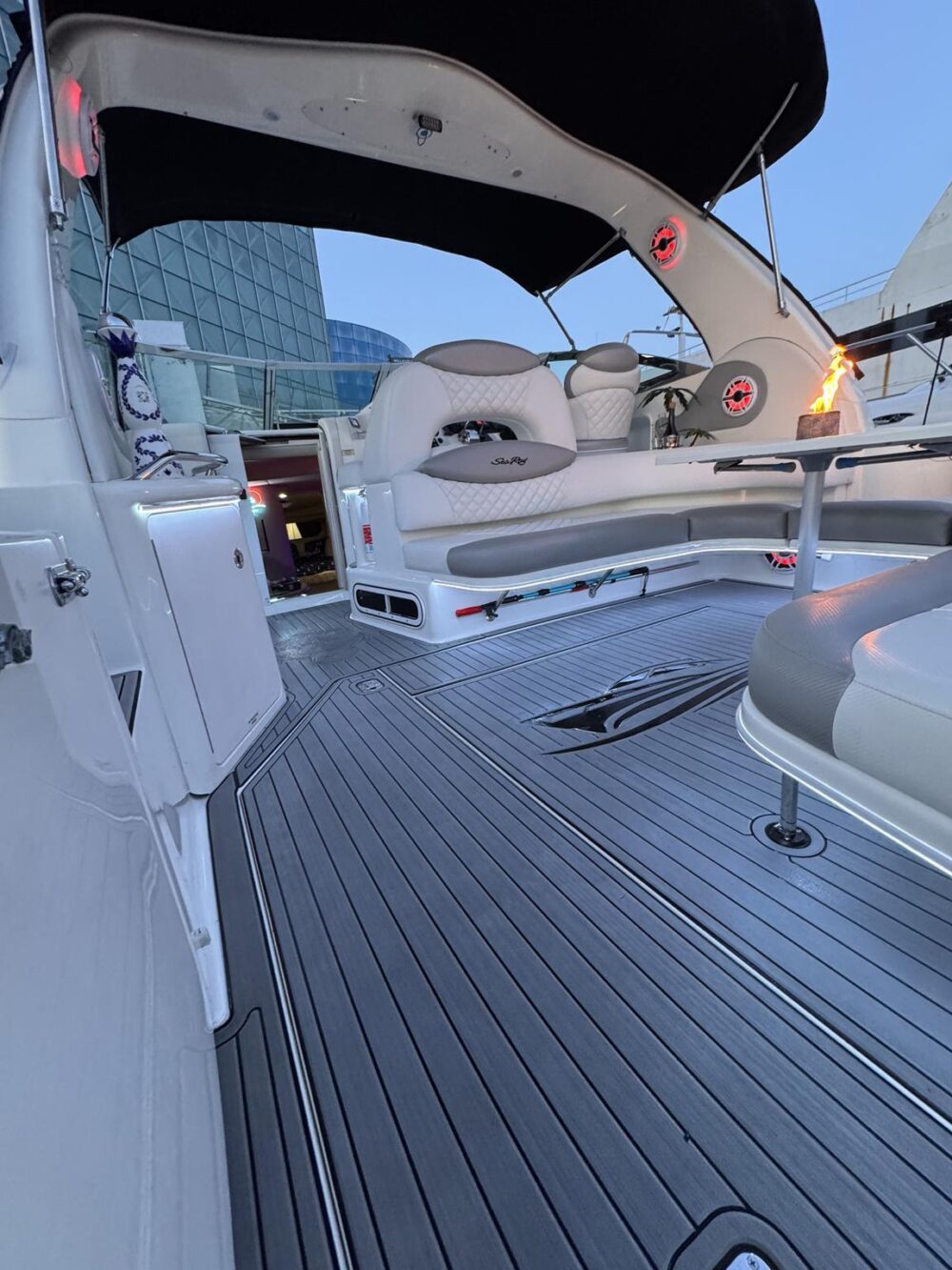 42ft Exclusive Luxury Yacht Downtown Vancouver - Image 12