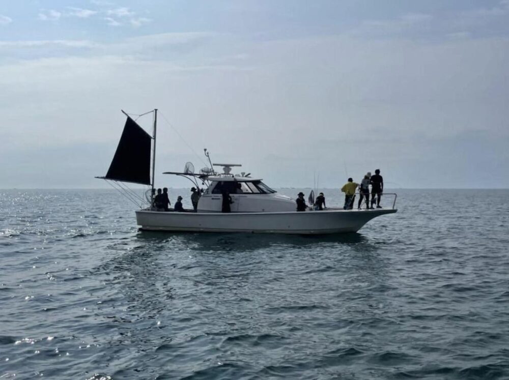 Osaka Fishing Charter: Expert-Led Deep-Sea Fishing Tours with Captain Yoshi - Image 8