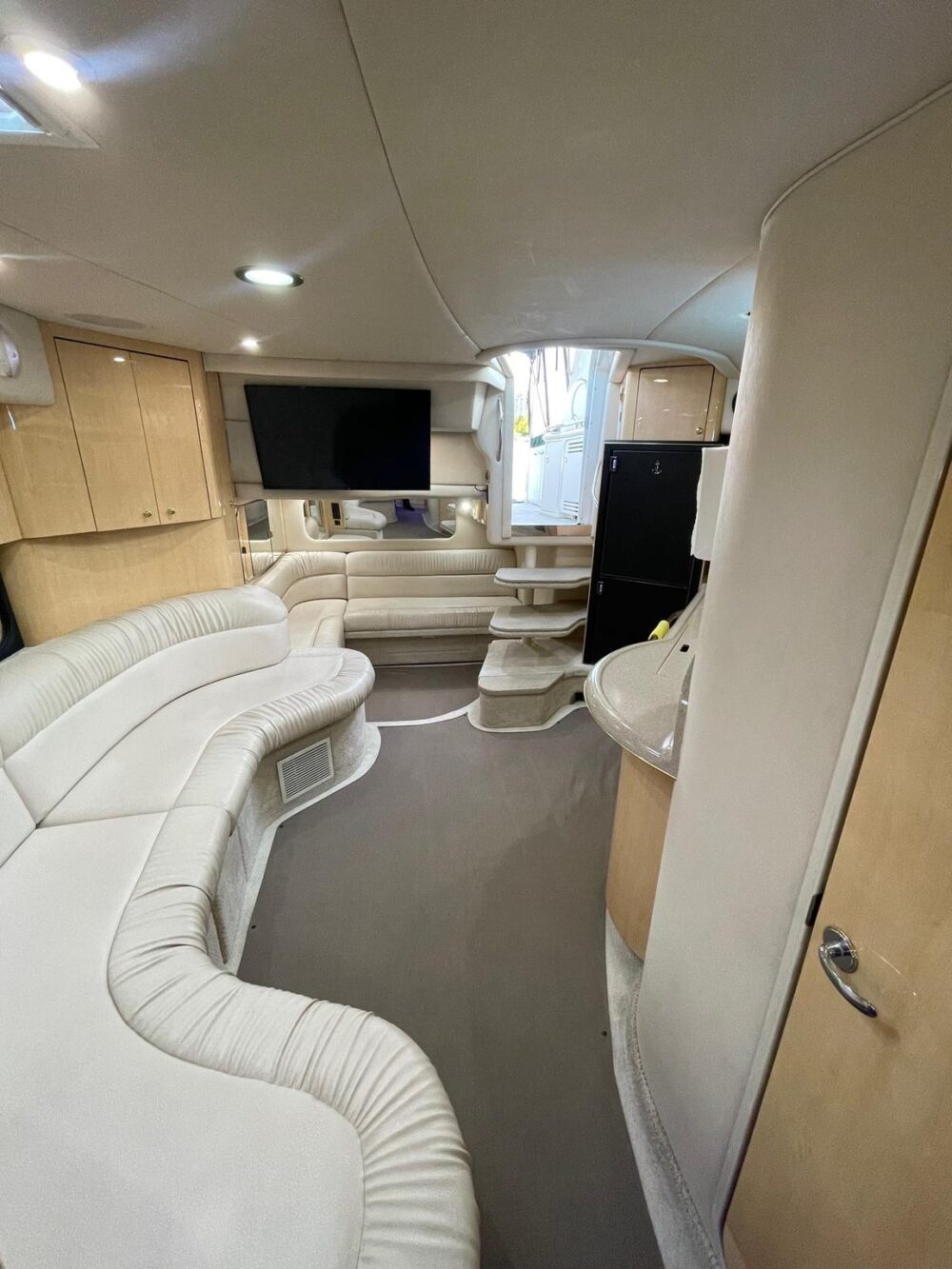 42ft Exclusive Luxury Yacht Downtown Vancouver - Image 4