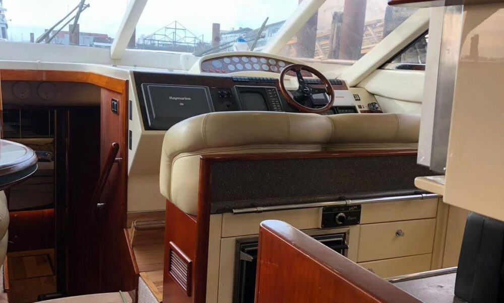 Fairline Squadron 62 Foot Luxury Motor Yacht Experience in Downtown Vancouver - Image 27