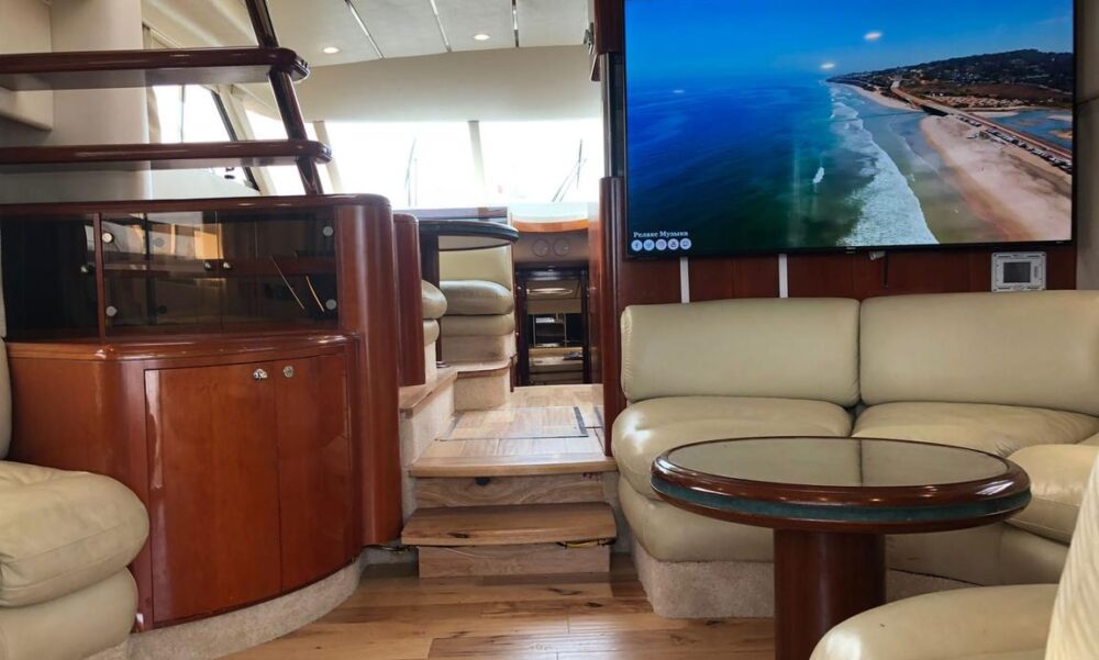 Fairline Squadron 62 Foot Luxury Motor Yacht Experience in Downtown Vancouver - Image 26