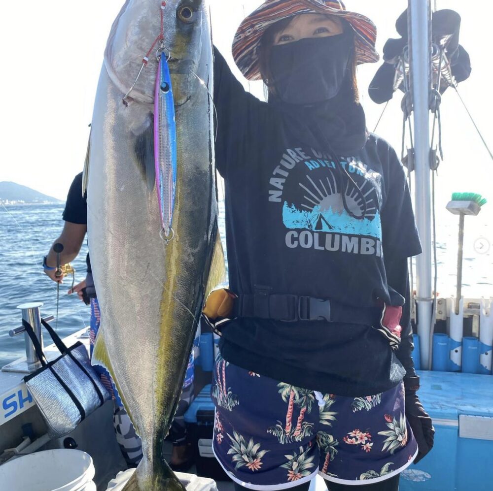 Osaka Fishing Charter: Expert-Led Deep-Sea Fishing Tours with Captain Yoshi - Image 3