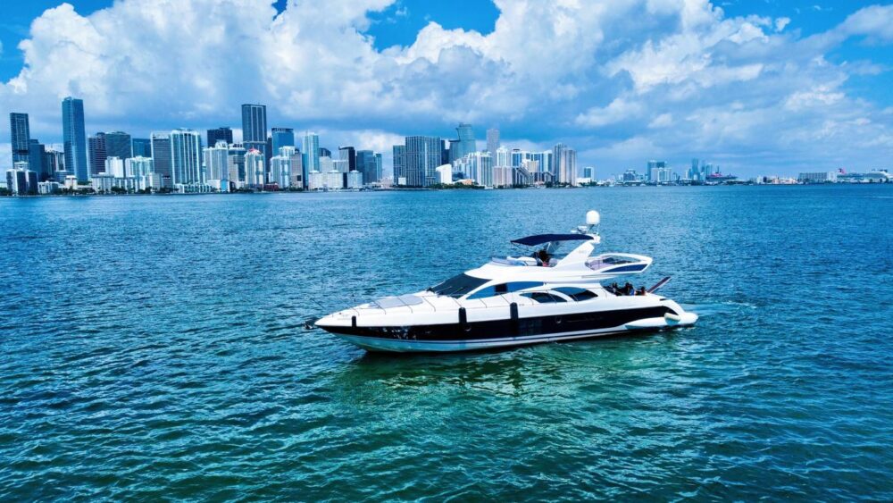 70ft Azimut Yacht Rental in Miami Beach with 2 Jet Skis Included - Free Hour!