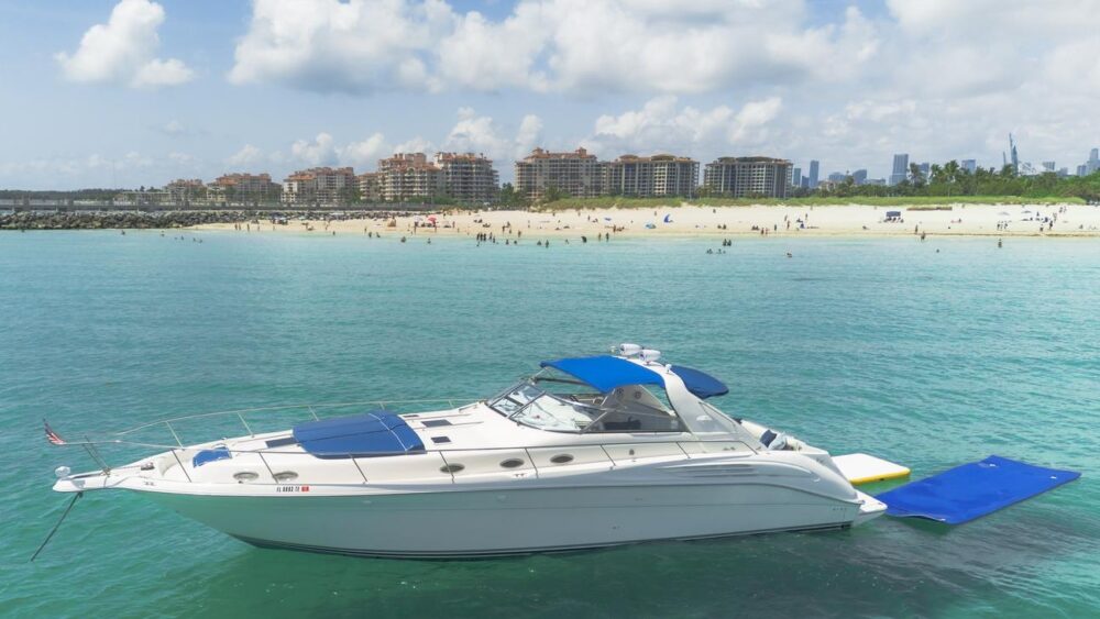 Sea Ray 50' Private Yacht Charter in Miami - Get 1 Hour Free Monday-Thursday