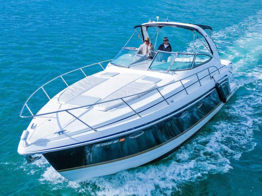 Enjoy your day with with our Formula 40ft Yacht - Up to 13 people in Miami!