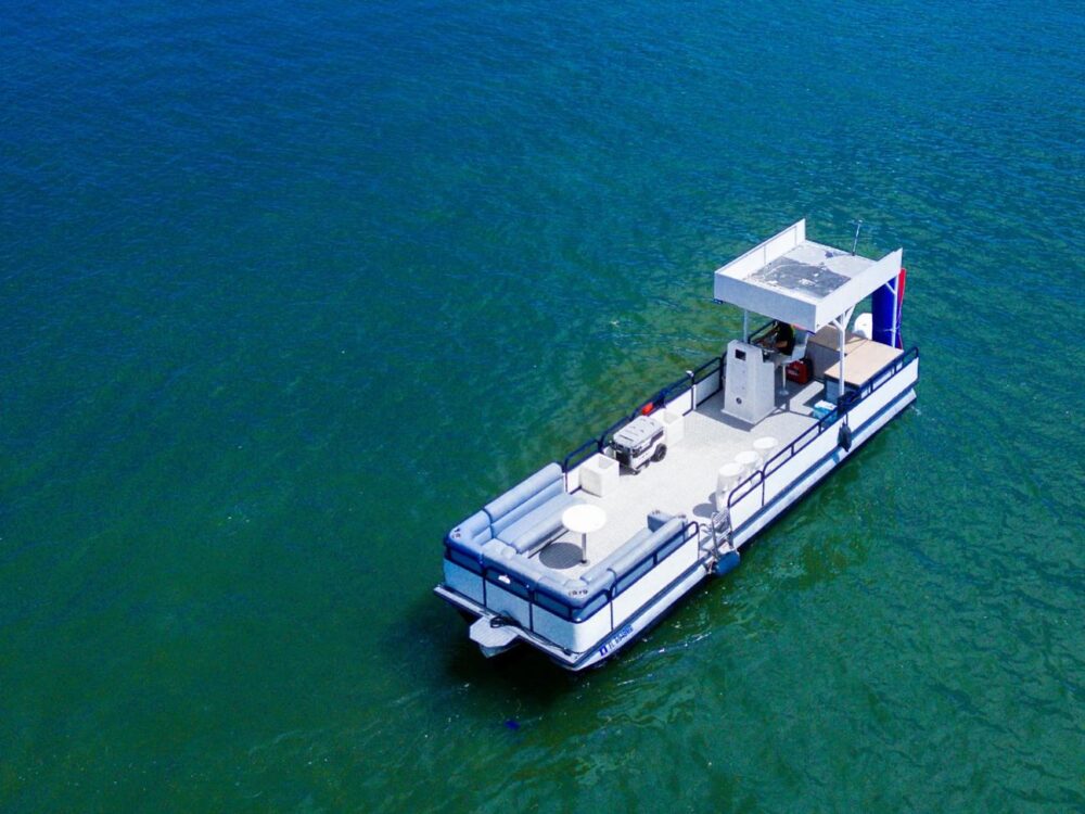 Enjoy 32ft 'RUMBA' PONTOON with BBQ/DISCO LIGHTS & SMOKE MACHINE in Miami! - Image 11