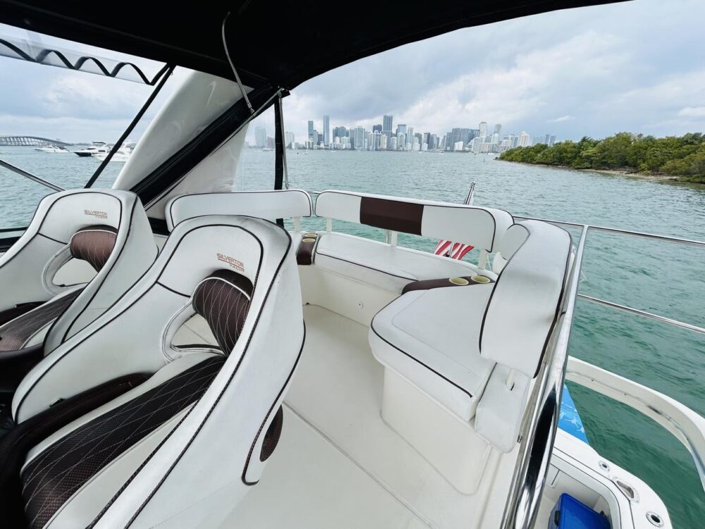 41’ Silverton Flybridge $100 OFF or FREE Hour from Monday-Thursday! - Imagen 2