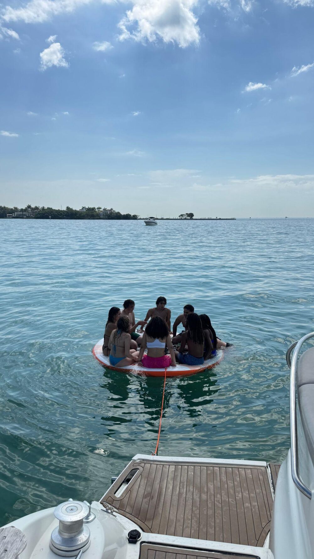 LUXURY YACHT Cruise & Save – 1 Free Hour or FREE Jetski from Monday to Thursday! - Imagen 9