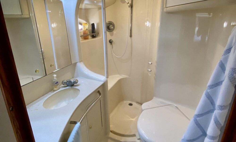 52' LUXURY YACHT RENTAL FOR PARTY IN MIAMI, GREAT LOCATION, NO HIDDEN FEES - Imagen 7