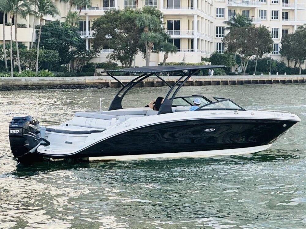 Luxury Miami Sundeck Party Boat Experience | Sea Ray 30' with Free Hour Promotion - Imagen 25