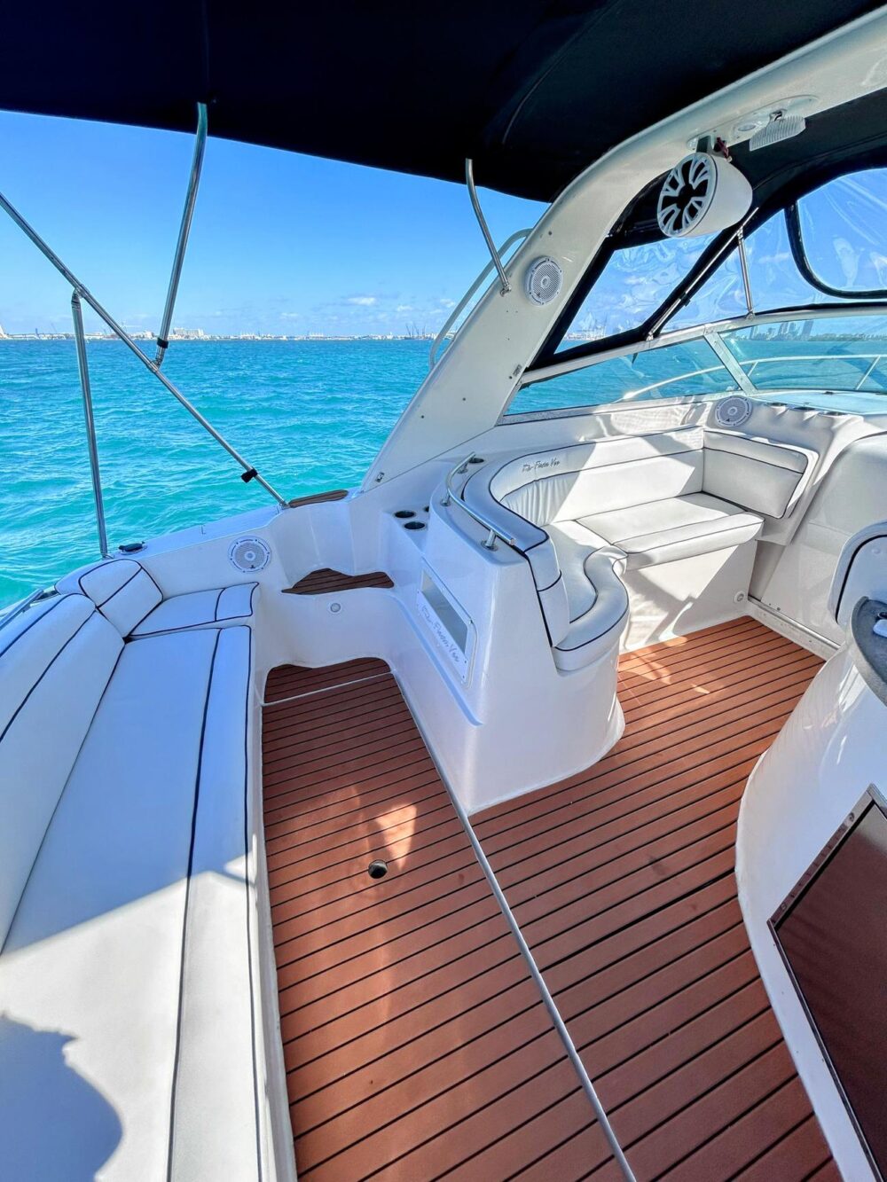 Rinker Fiesta 37ft - When booking 4 hours, you get one free! - Imagen 19