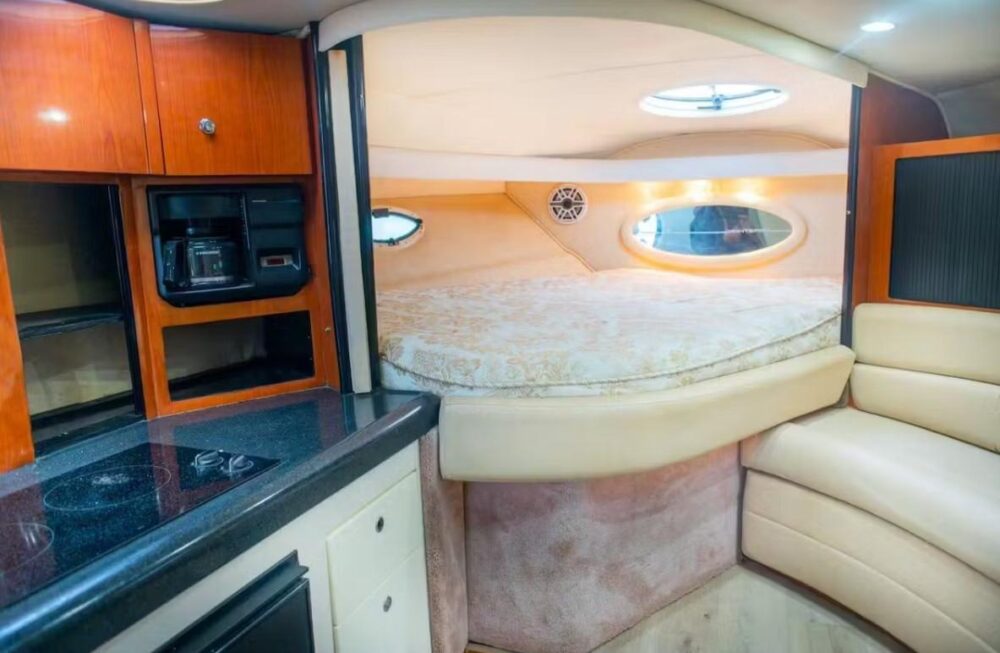 37ft Monterey Yacht | Experience Miami: Big Discounts Available! Inquire Now! - Imagen 26
