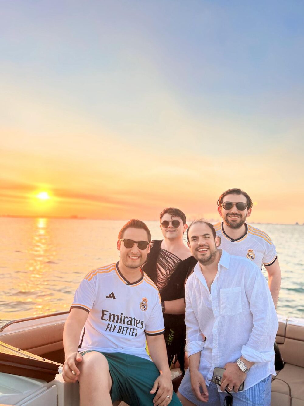 Miami Party Boat Rental: 29' SeaRay SDX with Captain & Sandbar Tours - Imagen 7