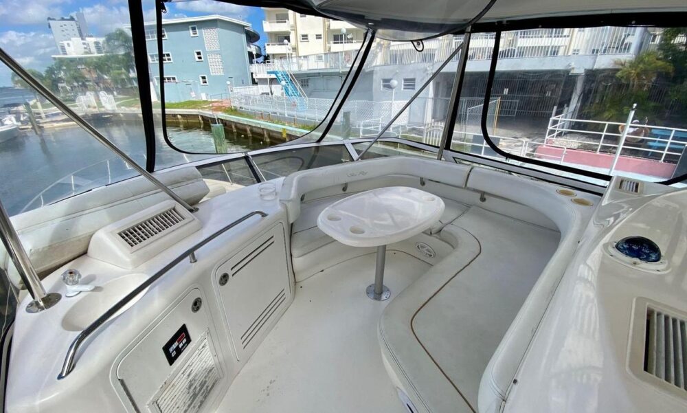 52' LUXURY YACHT RENTAL FOR PARTY IN MIAMI, GREAT LOCATION, NO HIDDEN FEES - Imagen 6